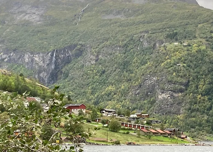 Fjorden Campinghytter * 盖郎厄尔峡湾