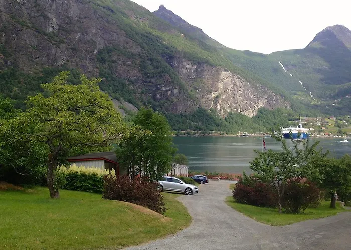 Fjorden Campinghytter * 盖郎厄尔峡湾