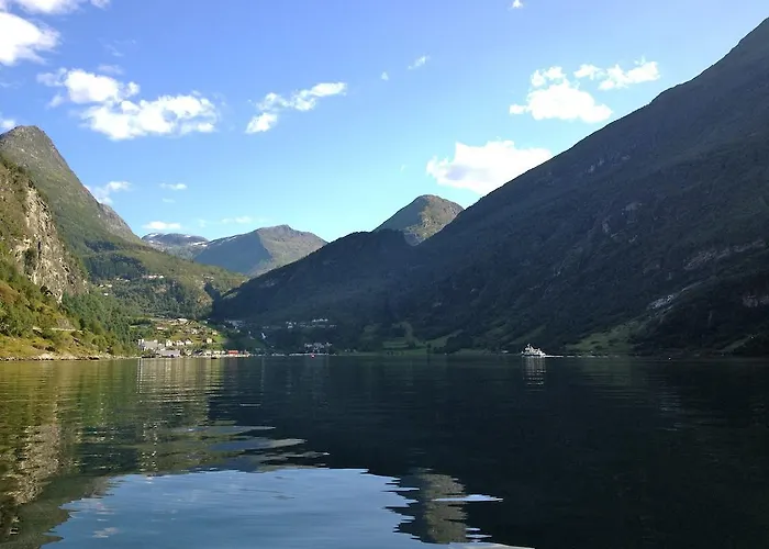 Fjorden Campinghytter 盖郎厄尔峡湾