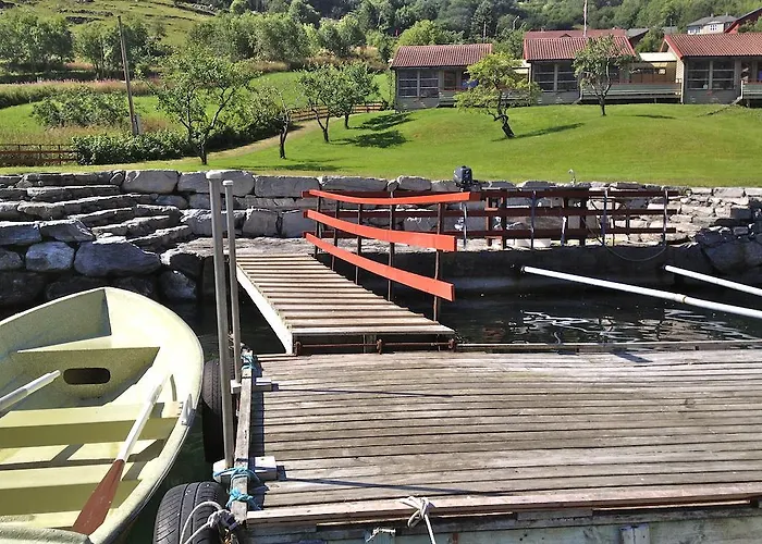 Fjorden Campinghytter 盖郎厄尔峡湾